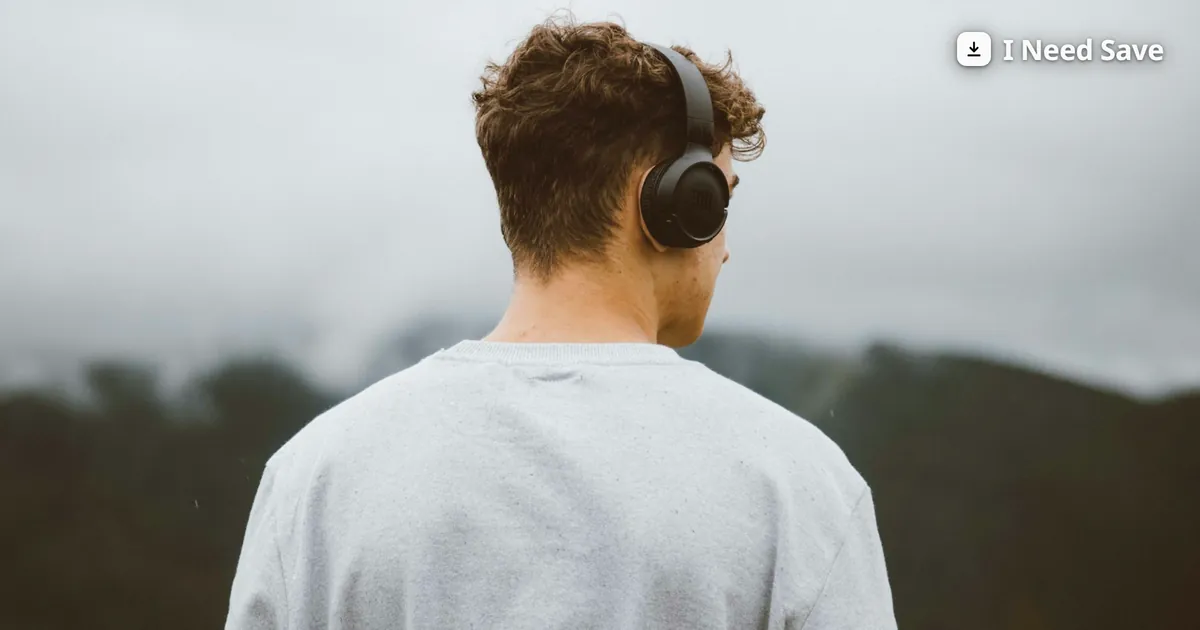 Pilih MP3 kalau hanya butuh suaranya.